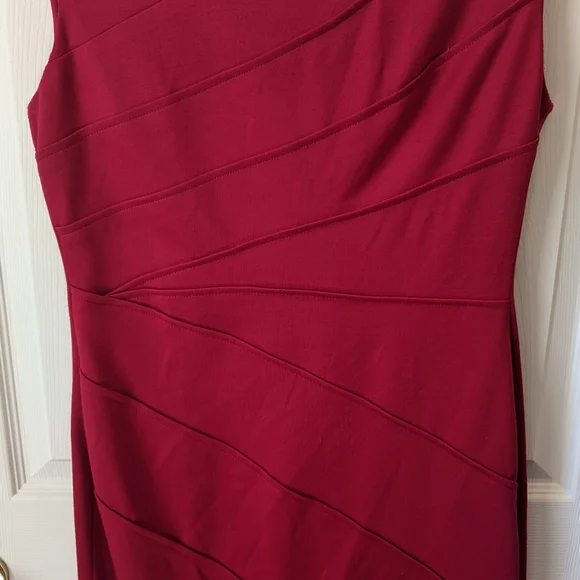 Red pencil shaped dress - Picture 3 of 4